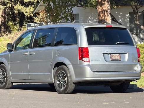Used 2019 Dodge Grand Caravan GT image 6