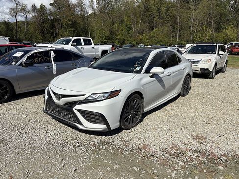 Used 2022 Toyota Camry XSE image 1