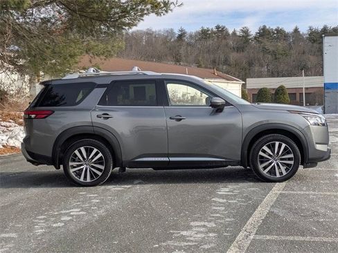 Used 2022 Nissan Pathfinder Platinum w/ Cargo Package image 6