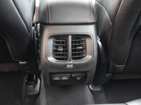 Used 2022 Jeep Cherokee Trailhawk AWD/4WD image 16
