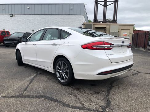 Used 2017 Ford Fusion SE w/ Equipment Group 201A FWD image 5