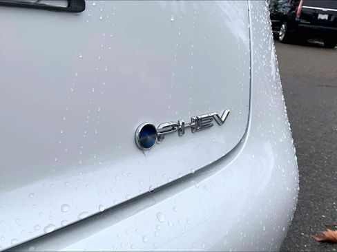 New 2026 Toyota Prius SE image 15