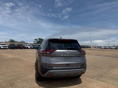 Certified 2023 Nissan Rogue SV FWD image 16