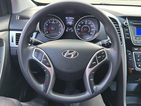 Used 2017 Hyundai Elantra GT FWD image 10