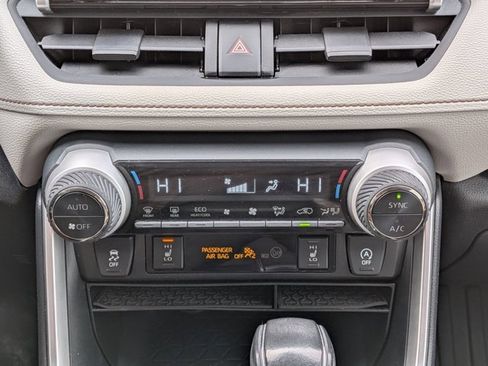 Used 2020 Toyota RAV4 XLE w/ Convenience Package image 14