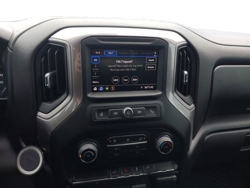 Used 2022 Chevrolet Silverado 2500 Custom w/ Custom Value Package image 12