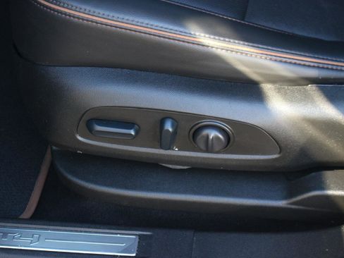 Used 2022 GMC Acadia AT4 w/ Technology Package image 17