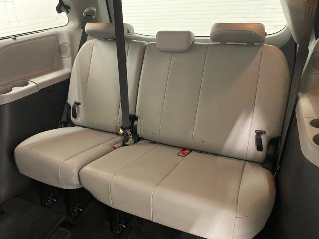 Used 2017 Toyota Sienna Limited Premium AWD/4WD image 30