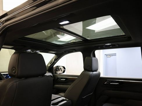 New 2026 Chevrolet Suburban High Country image 11