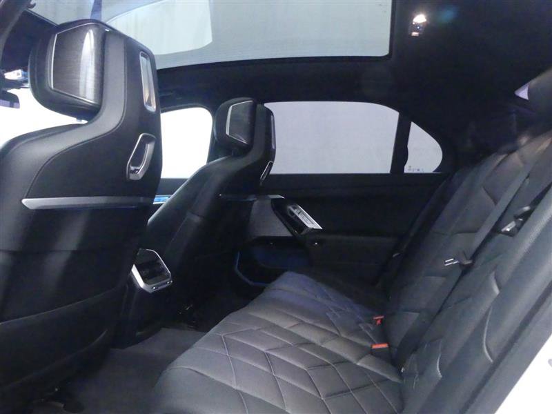 Used 2024 BMW i7 xDrive60 w/ Premium Package AWD/4WD image 24