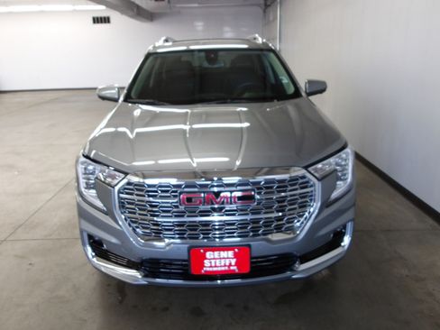 Used 2024 GMC Terrain Denali w/ Denali Premium Package AWD/4WD image 6
