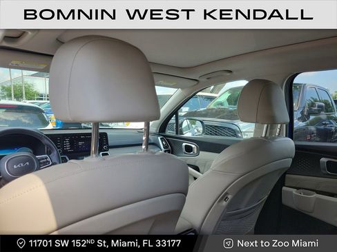 Used 2023 Kia Sorento SX image 9