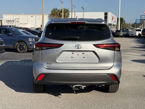 Used 2023 Toyota Highlander XLE FWD image 6