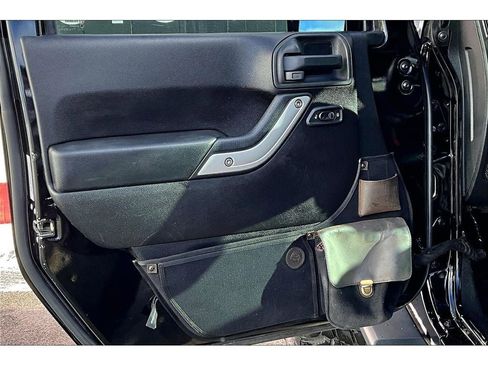 Used 2015 Jeep Wrangler Unlimited Sahara w/ Connectivity Group image 18