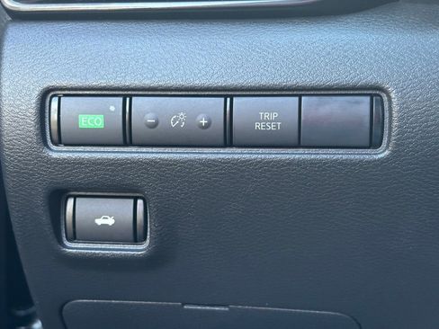 Used 2023 Nissan Sentra SV w/ SV Premium Package image 21