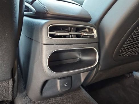 Used 2022 Genesis GV70 2.5T image 16