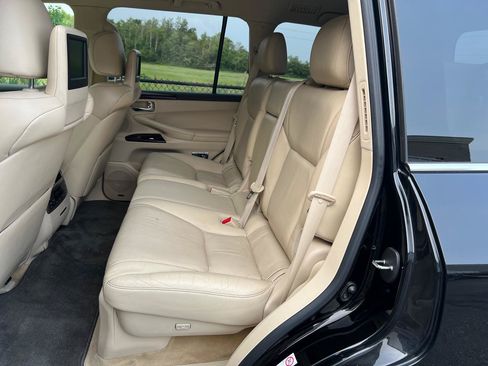 Used 2013 Lexus LX 570 4WD w/ Luxury Pkg image 12