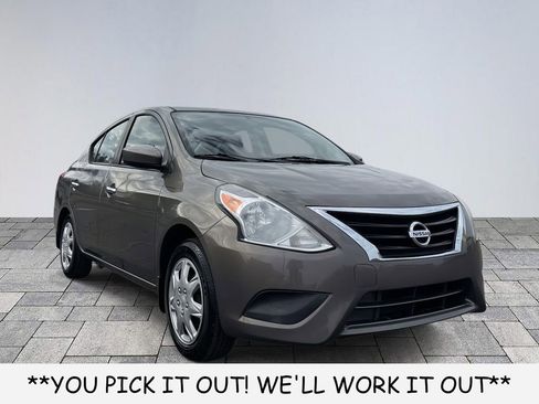 Used 2017 Nissan Versa SV image 1