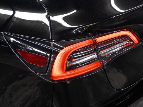 Used 2023 Tesla Model 3 Standard Range image 14