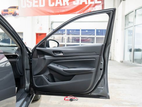 Used 2024 Nissan Altima 2.5 SV image 40