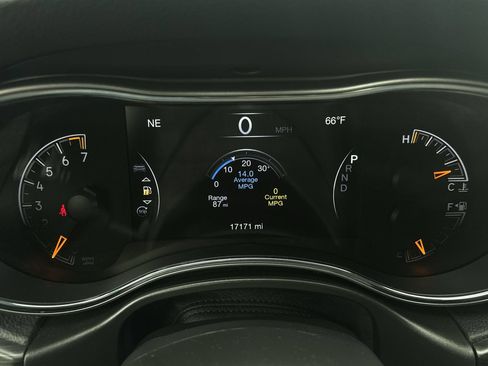 Used 2021 Jeep Grand Cherokee Laredo AWD/4WD image 16