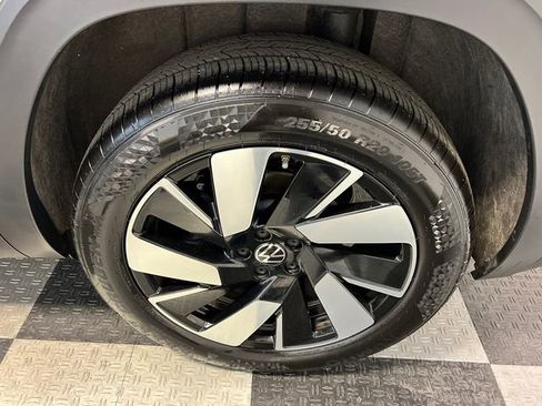 Certified 2025 Volkswagen Atlas Cross Sport SE image 16