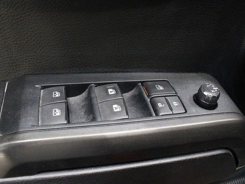 Used 2016 Toyota Tacoma TRD Sport image 16