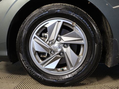 Certified 2024 Hyundai Elantra SE FWD image 17