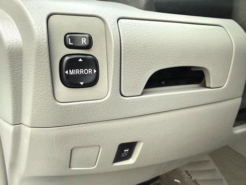 Used 2010 Toyota Camry image 32