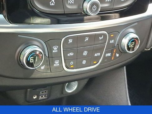 Used 2022 Chevrolet Traverse LT w/ LT Premium Package image 19