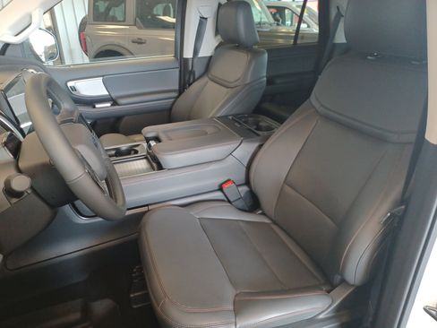 New 2025 Ford Expedition Active image 10