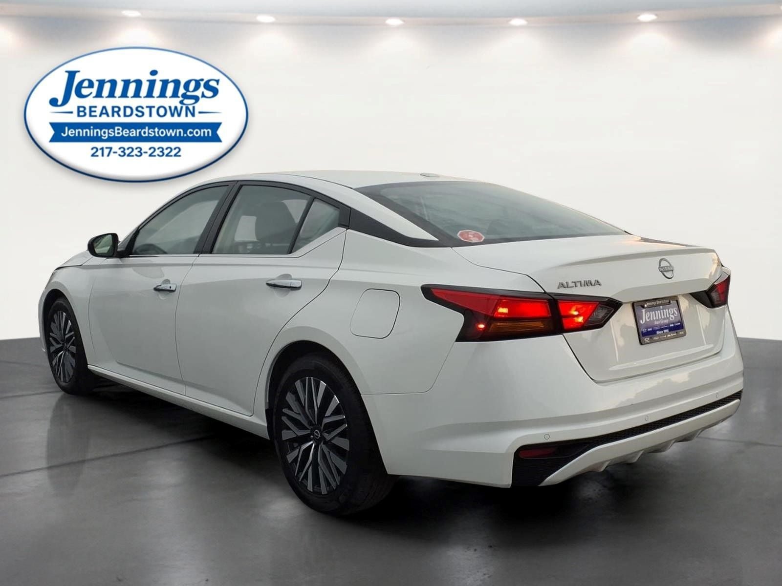 Used 2025 Nissan Altima 2.5 SV FWD image 3