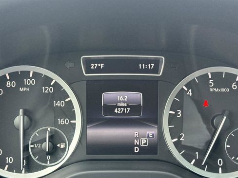 Used 2018 INFINITI QX30 AWD w/ Cafe Teak Theme Package image 32