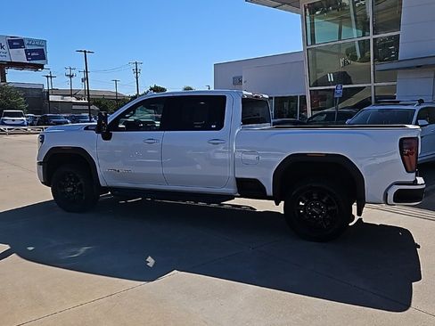 Used 2024 GMC Sierra 2500 AT4 image 8