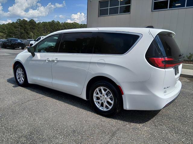 Certified 2024 Chrysler Pacifica Touring-L FWD image 5