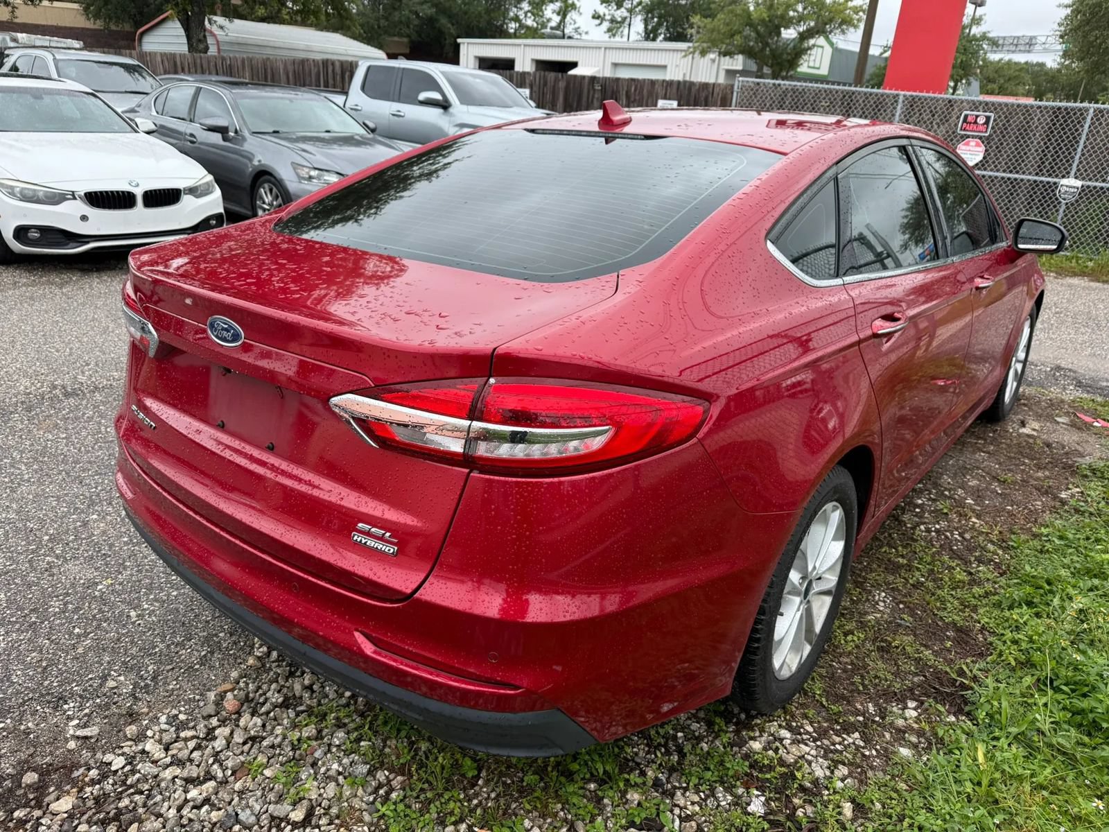 Used 2020 Ford Fusion SEL FWD image 3