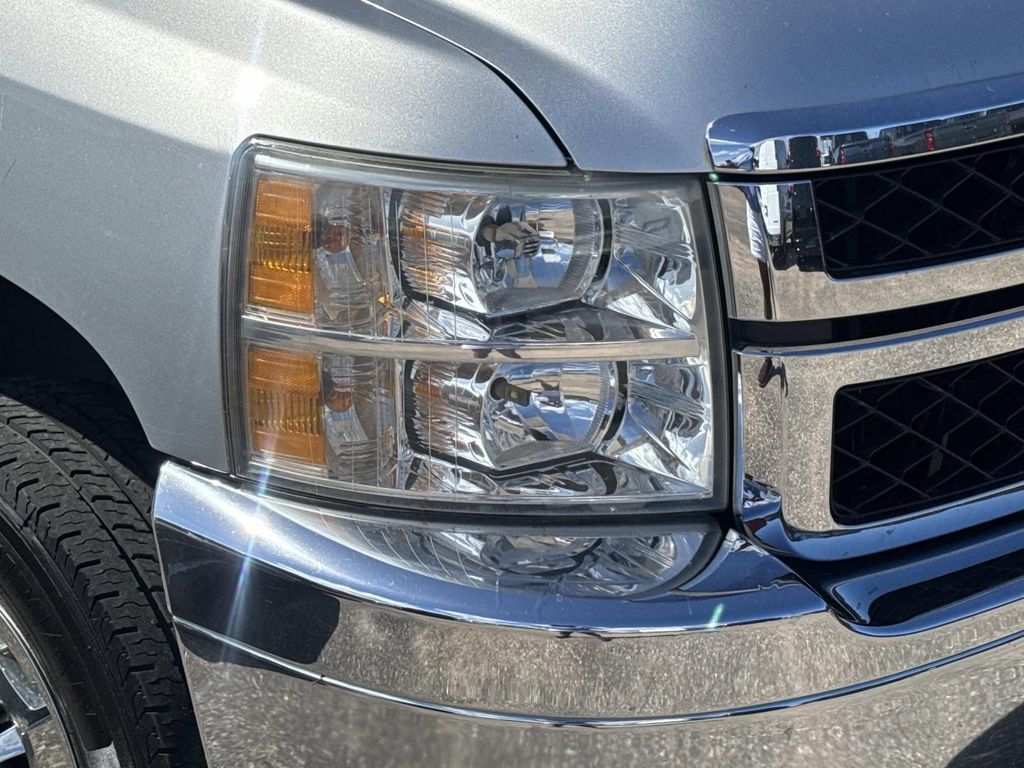 Used 2012 Chevrolet Silverado 2500 W/T AWD/4WD image 5