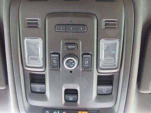 Certified 2024 Cadillac Escalade Sport w/ LPO, ONYX Package AWD/4WD image 33
