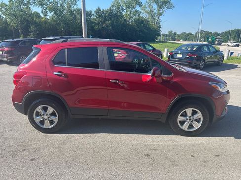 Used 2019 Chevrolet Trax LT w/ LT Convenience Package AWD/4WD image 4