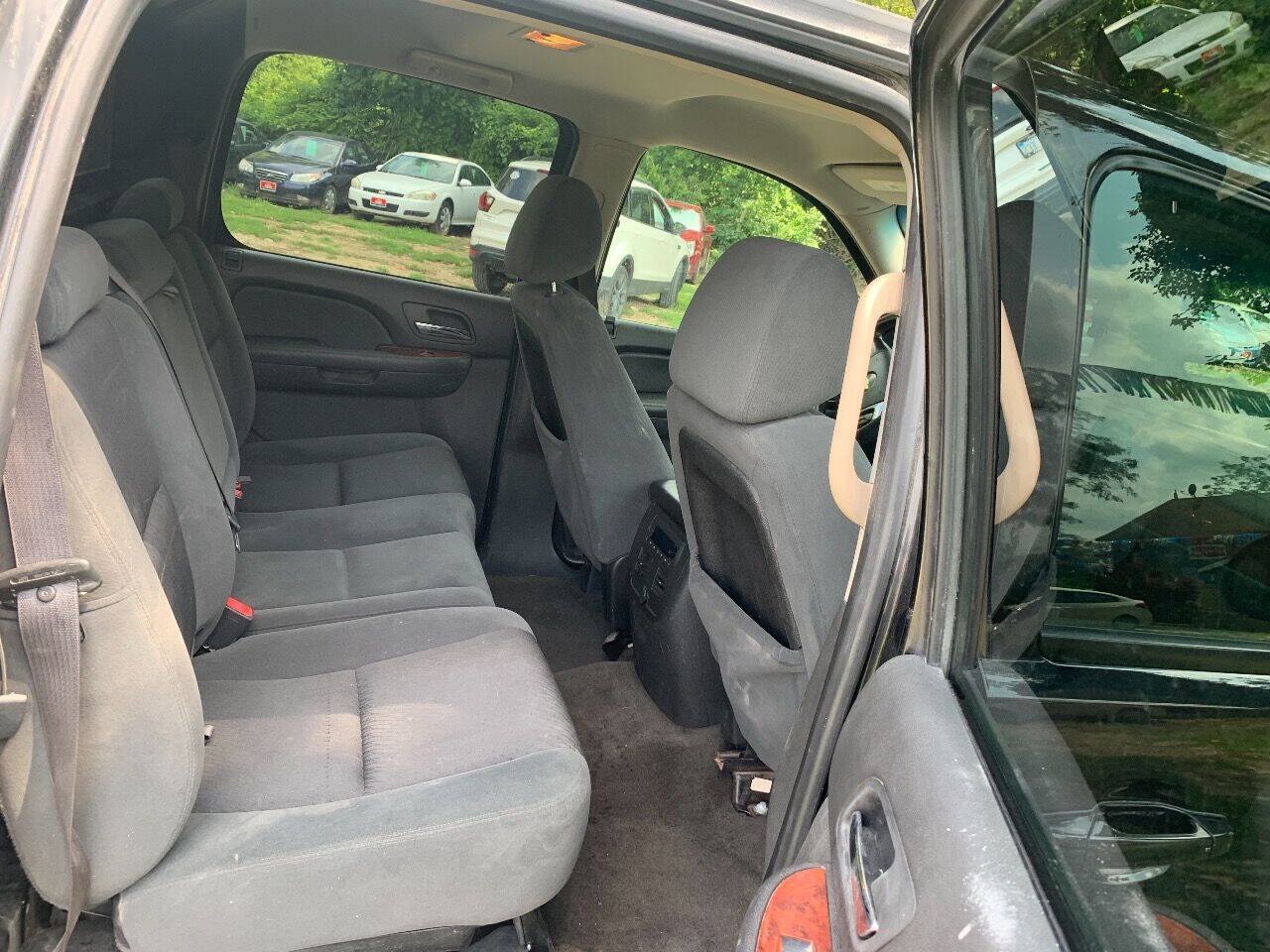 Used 2009 Chevrolet Avalanche LT w/ Convenience Package #1 AWD/4WD image 12