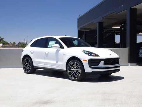 New 2026 Porsche Macan AWD/4WD image 7