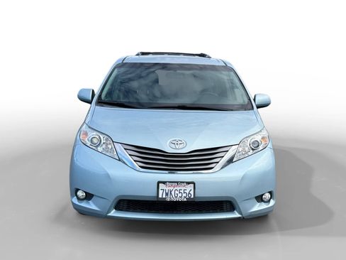Used 2017 Toyota Sienna XLE Premium image 8