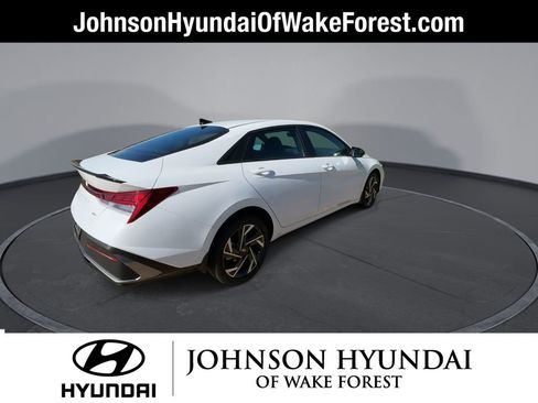 Certified 2025 Hyundai Elantra SEL image 8