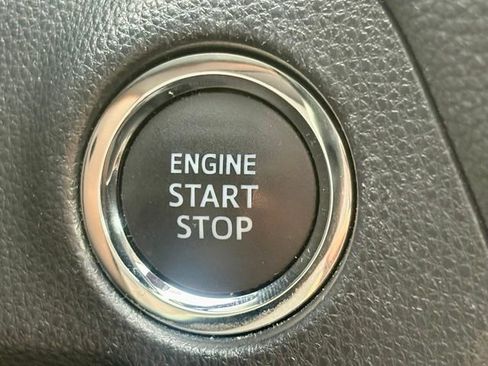 Used 2019 Toyota RAV4 XLE FWD image 21
