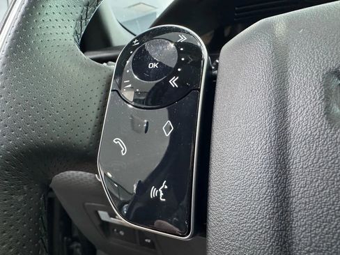 Used 2019 Land Rover Range Rover Velar R-Dynamic SE image 25