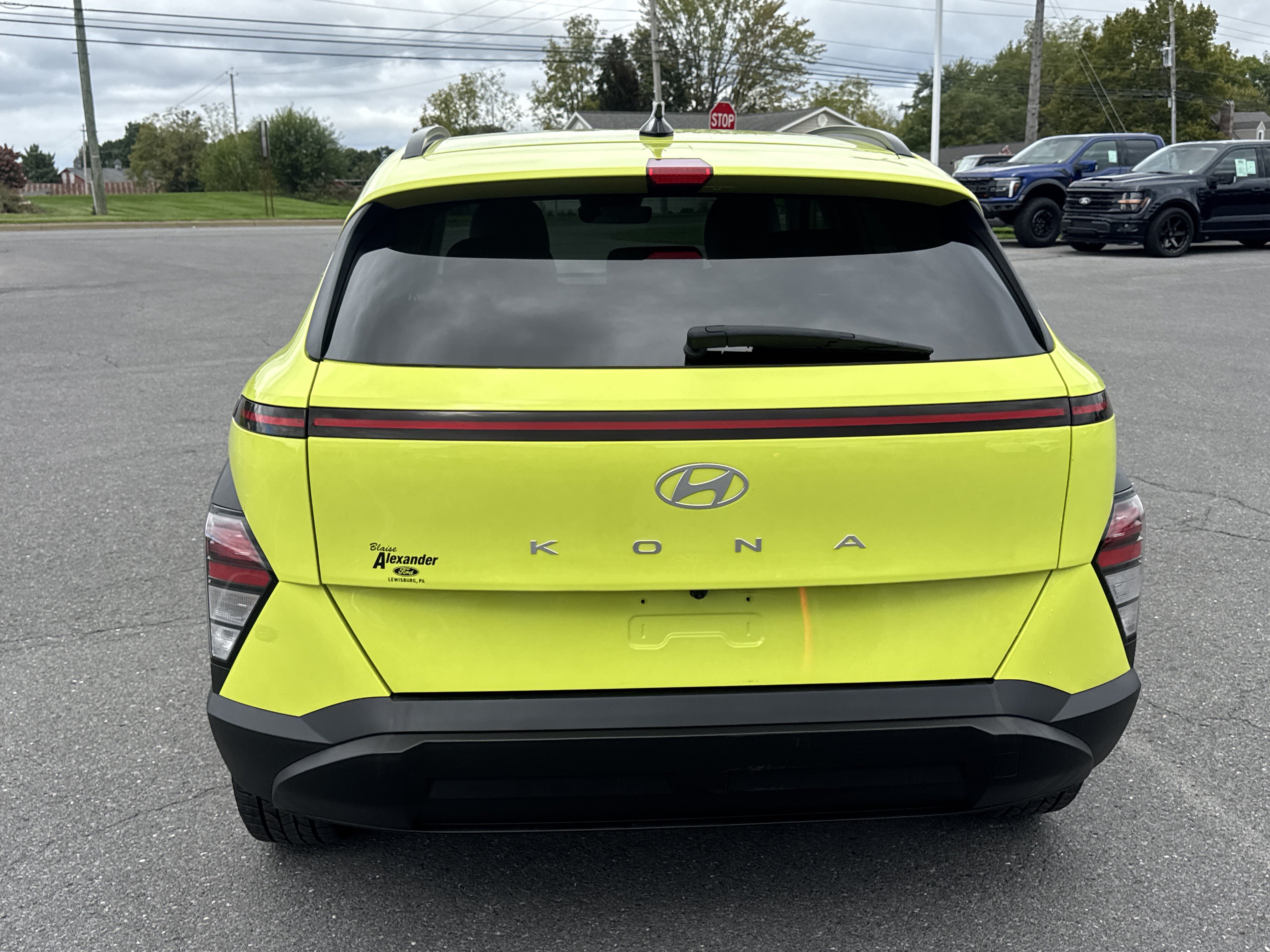 Used 2024 Hyundai Kona SEL w/ Convenience Package FWD image 4
