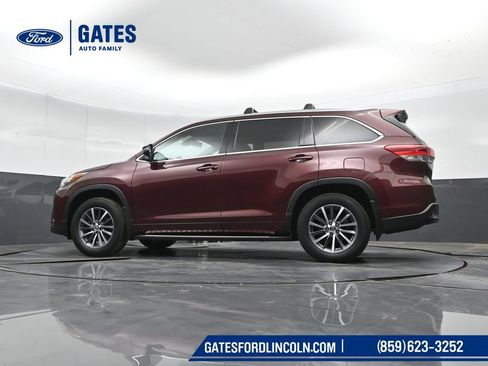 Used 2017 Toyota Highlander XLE AWD/4WD image 48