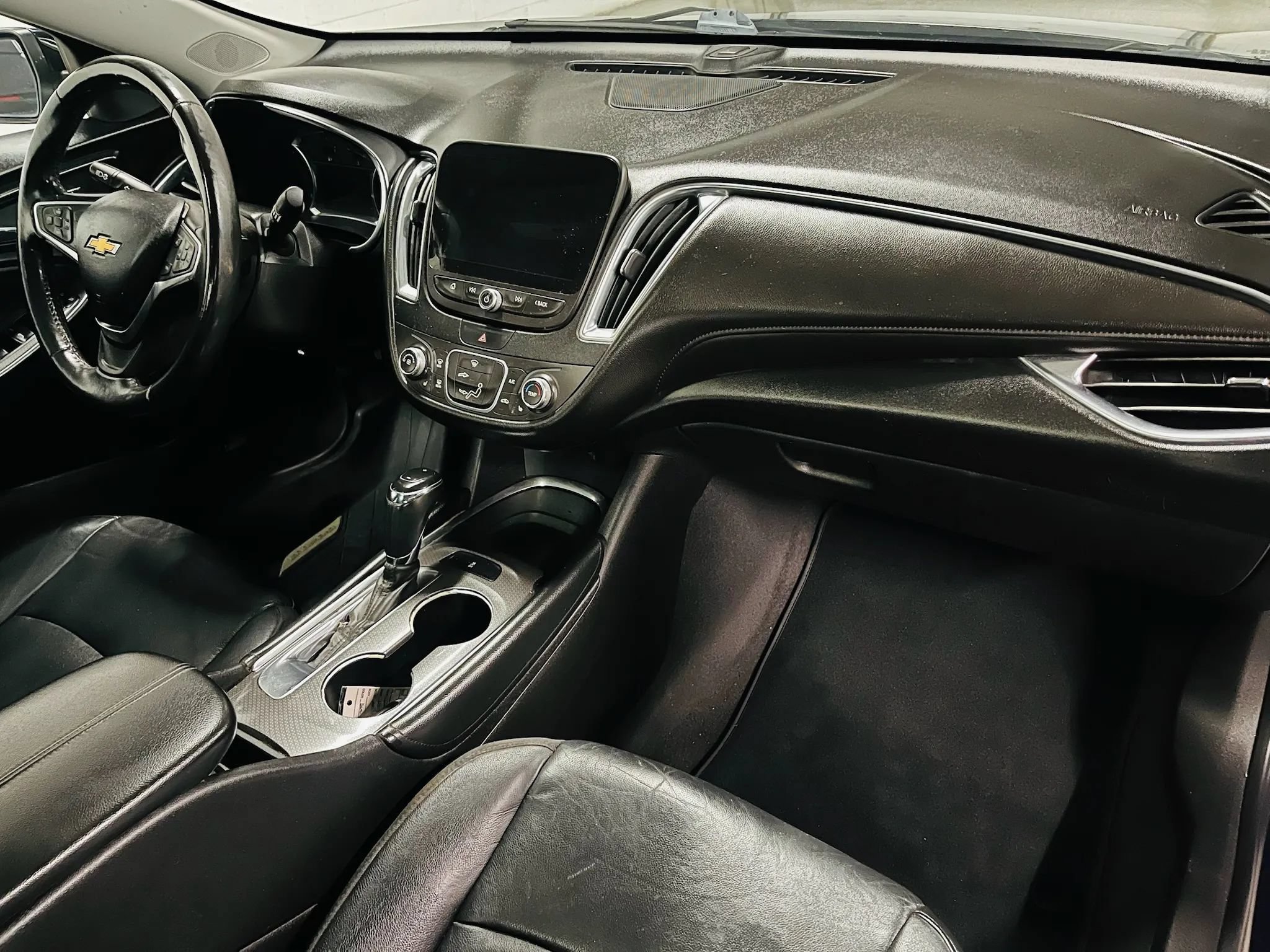 Used 2018 Chevrolet Malibu LT w/ Leather Package FWD image 21