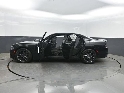 Used 2019 Dodge Charger SXT w/ Blacktop Package RWD image 39