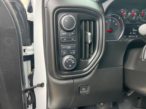 Used 2021 Chevrolet Silverado 1500 Custom Trail Boss w/ Safety Confidence Package AWD/4WD image 16